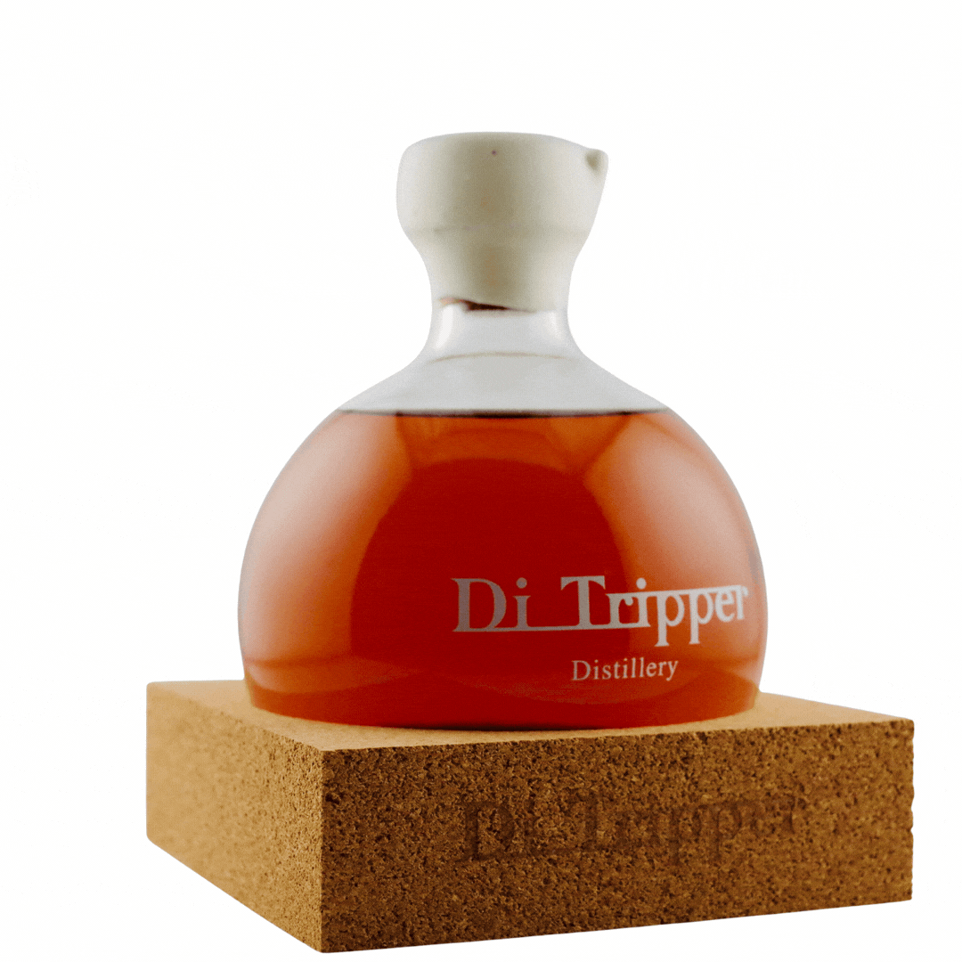 球体のボトルに入ったHARVEST-Seriesのウイスキー