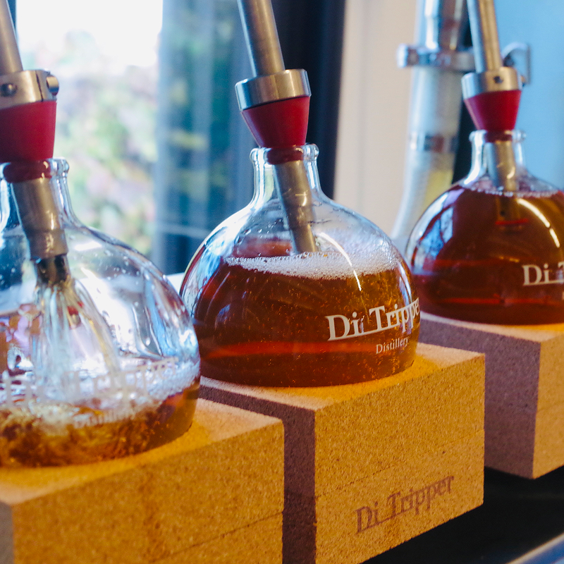 球体のボトルのHARVEST ウイスキー